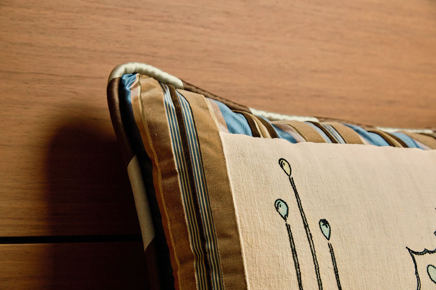 LEONARD | antique textile collection